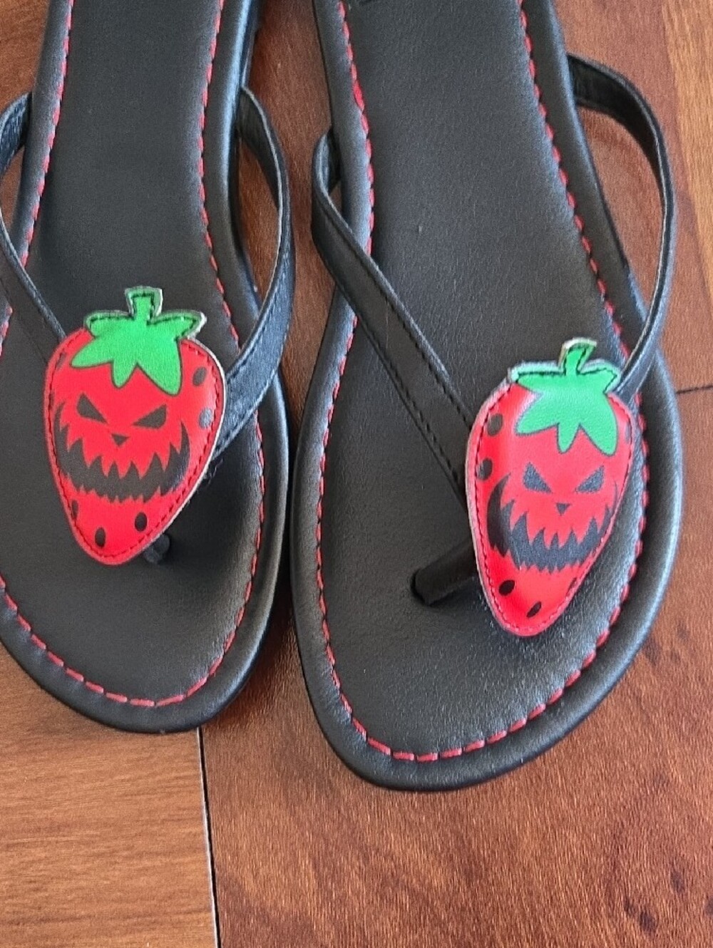 STRANGECVLT Flip Flops 2 Pr w/ Pumpkin Pineapple & Strawberry Appliqués Sz 8 - Picture 7 of 10